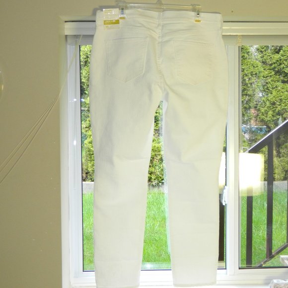 2 for/$30 Old Navy Curvy Mid Rise Straight Leg Bright White Jeans Size 16 - Picture 4 of 10